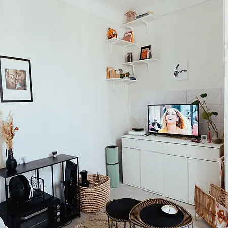 Sweet Modern Cocoon Down Montmartre * Paris