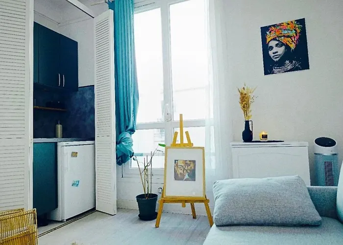 Sweet Modern Cocoon Down Montmartre * Paris