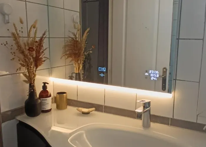 Sweet Modern Cocoon Down Montmartre