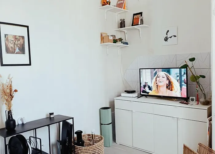 Sweet Modern Cocoon Down Montmartre * Paris